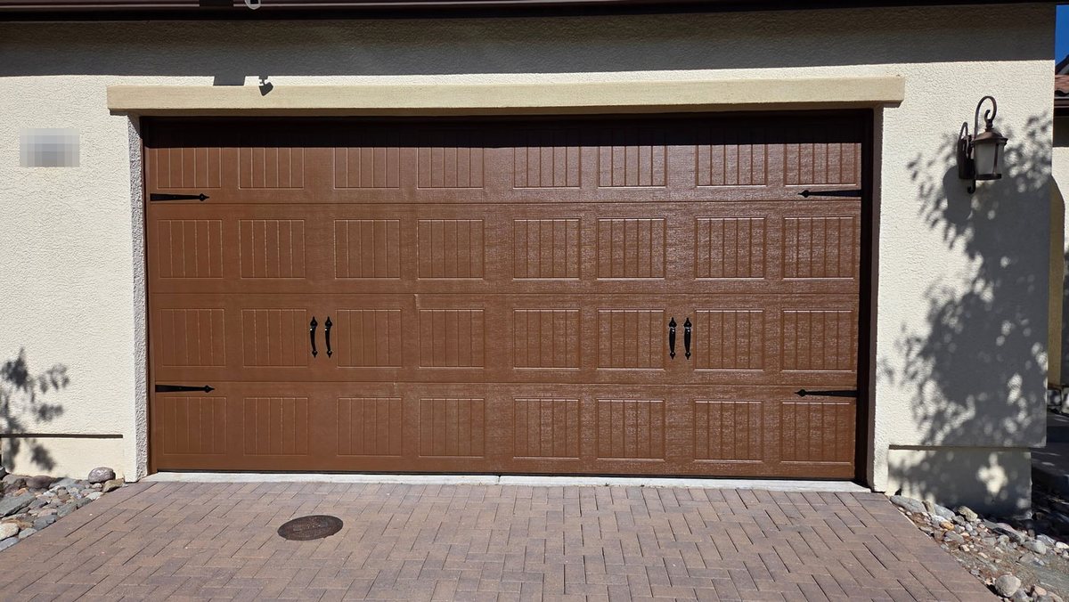 Garage door after oxidation treatment and rejuvenation, ready for a coordinated repaint